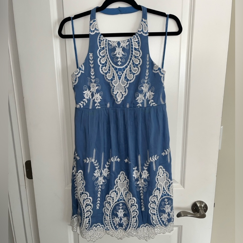 Dolce Vita Blue and White Embroidered Lace Mini Halter Dress Size M